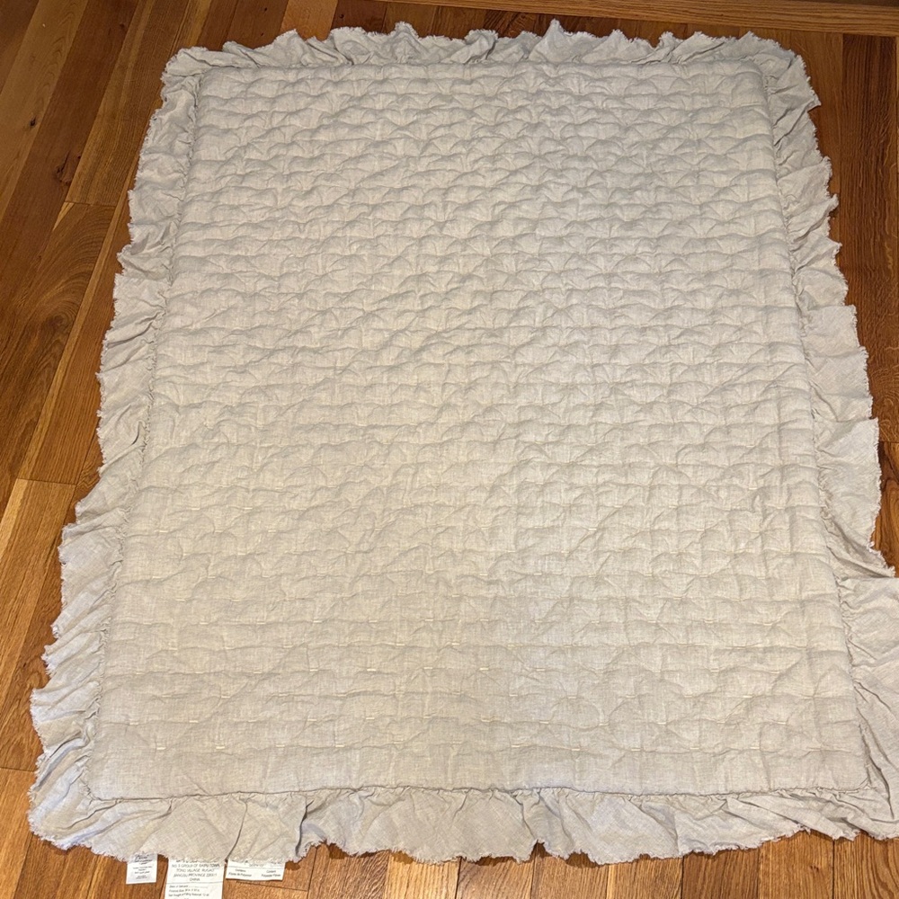 Pottery Barn Kids Cream Ruffled Quilt